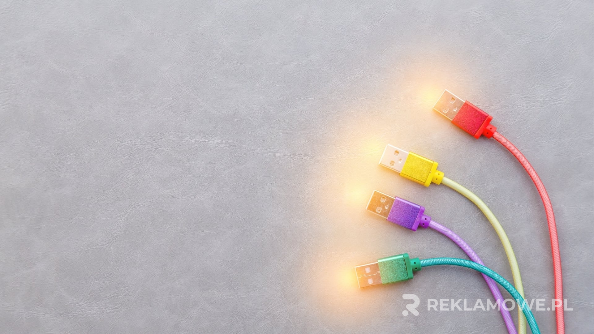 Zdjęcie ilustrujące ewolucję kabli reklamowych