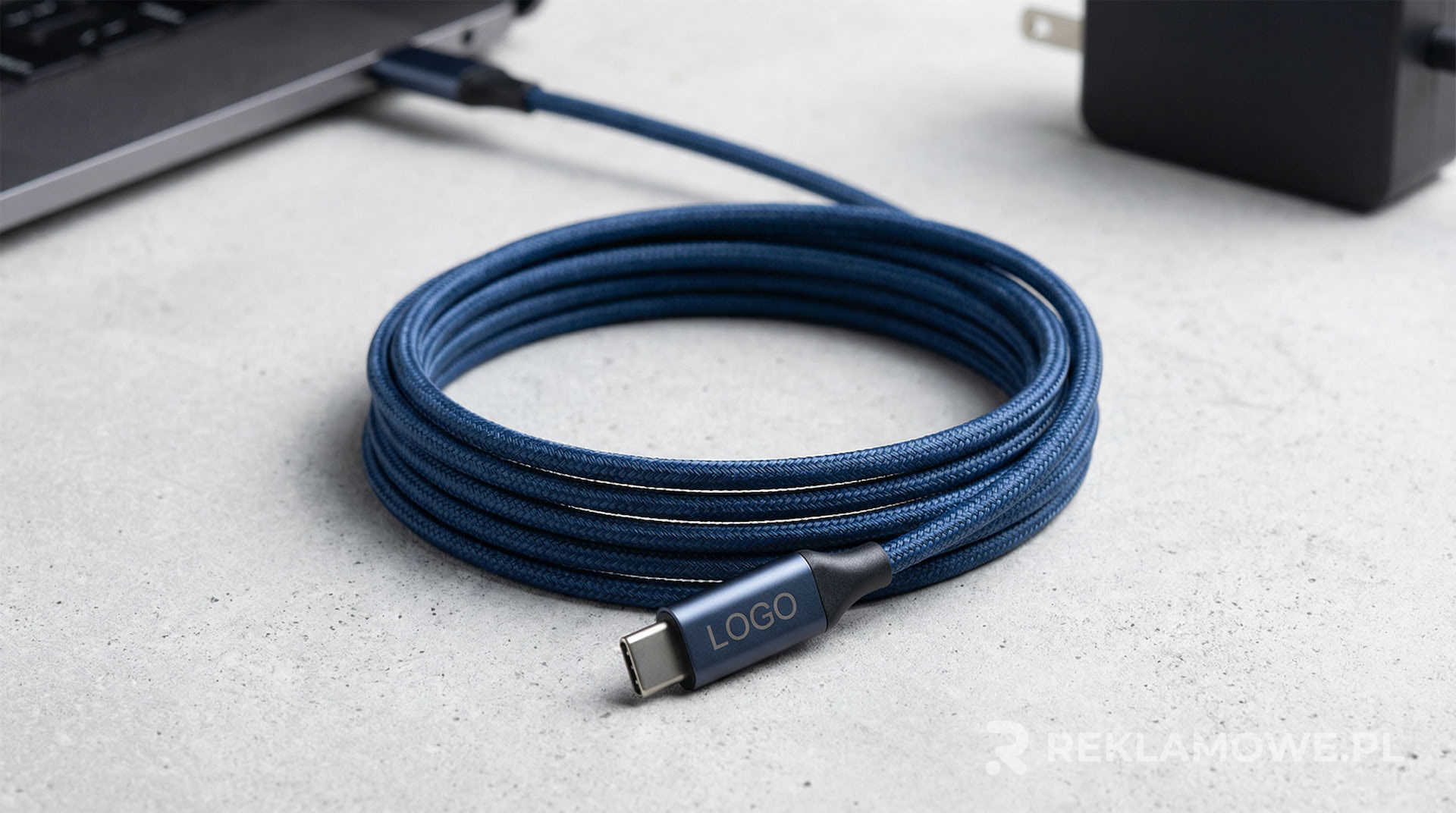 Kable reklamowe USB-C, Lightning i micro USB – porównanie rodzajów i wybór odpowiedniego modelu