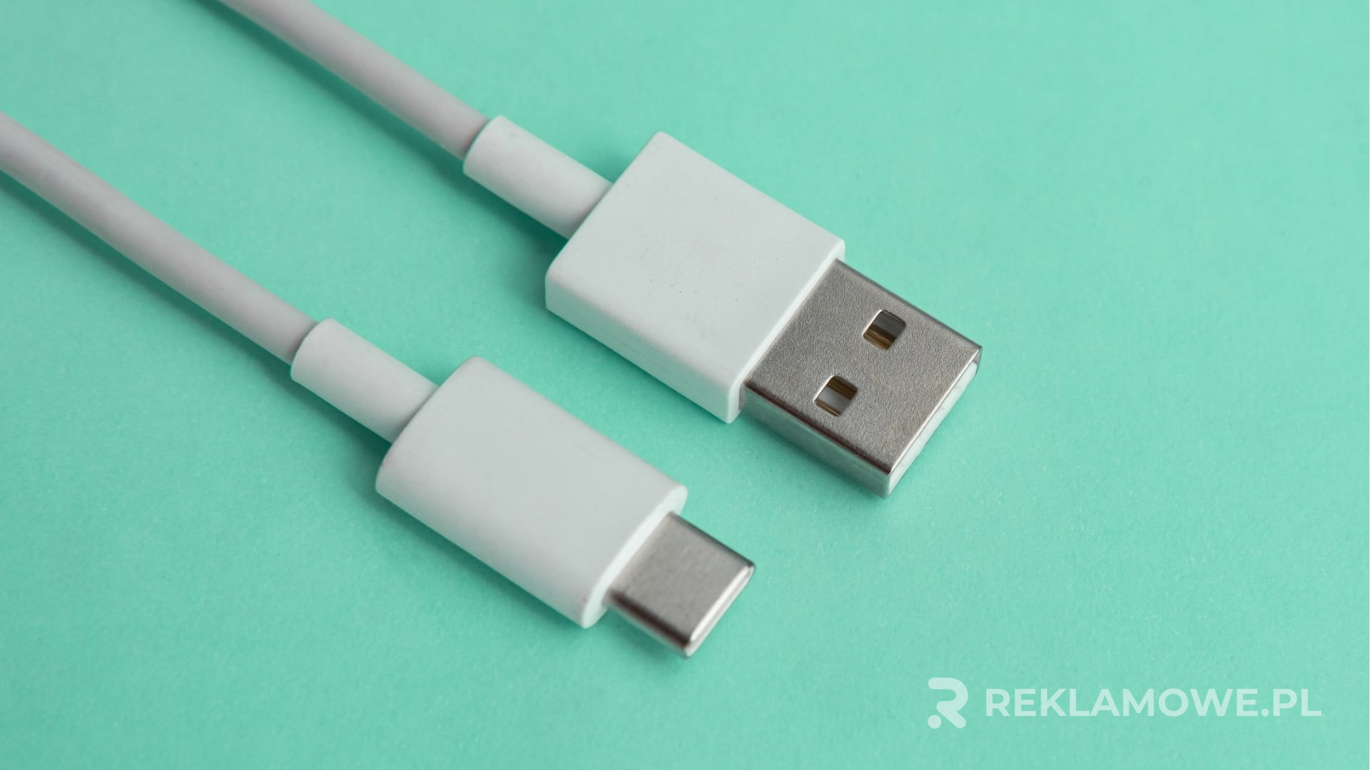 Kable reklamowe w budżecie marketingowym – planowanie wydatków na materiały promocyjne