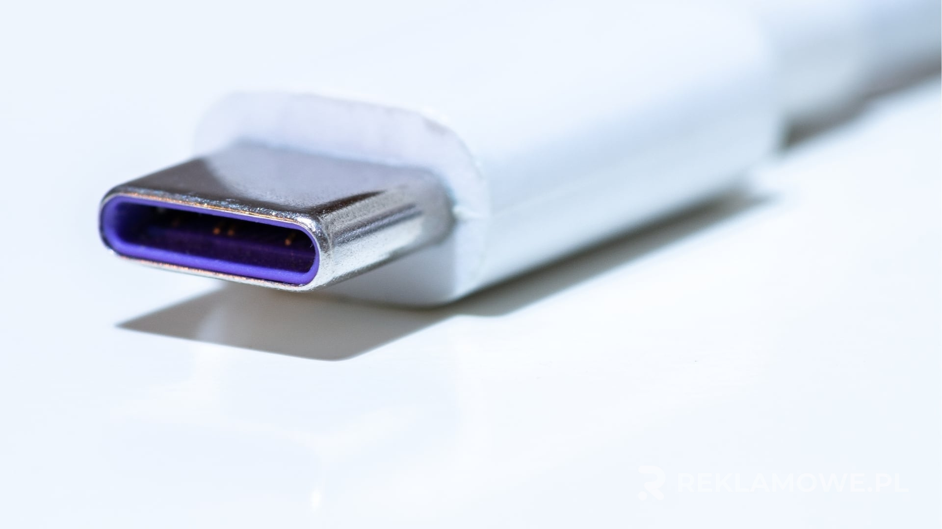 Specyfikacje techniczne kabli – Zrozumienie szczegółów Kable reklamowe i ich specyfikacje techniczne
