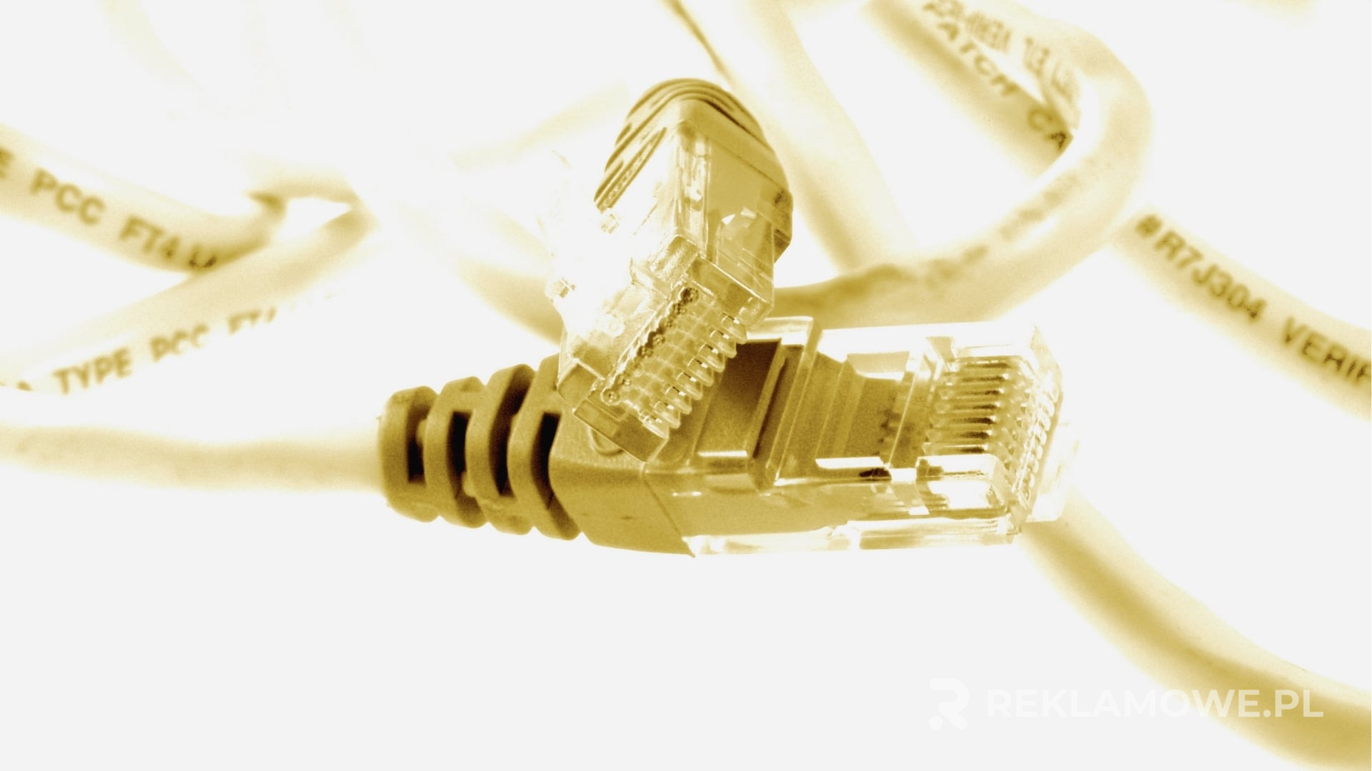 Zdjęcie ilustrujące nowoczesne trendy w projektowaniu kabli reklamowych